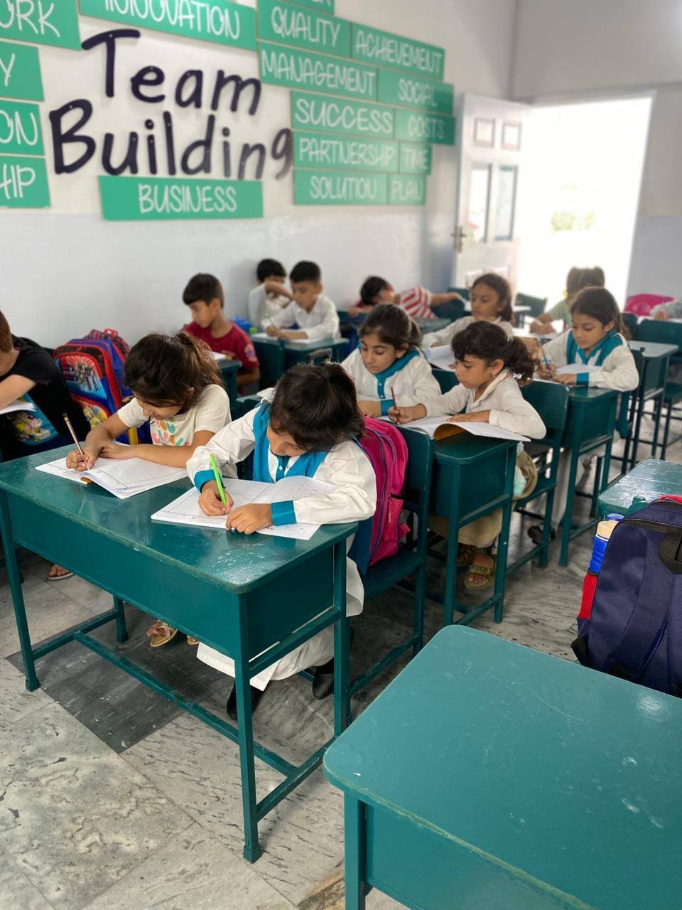 May be an image of 12 people, people studying and text that says "RK Team MAIAGEMEUT SOCF QUALITY ACHELENEIT ON Building PARTUERSIP SUCCESS COST HIP BUSIUESS SOLUTOU RUA ロ"